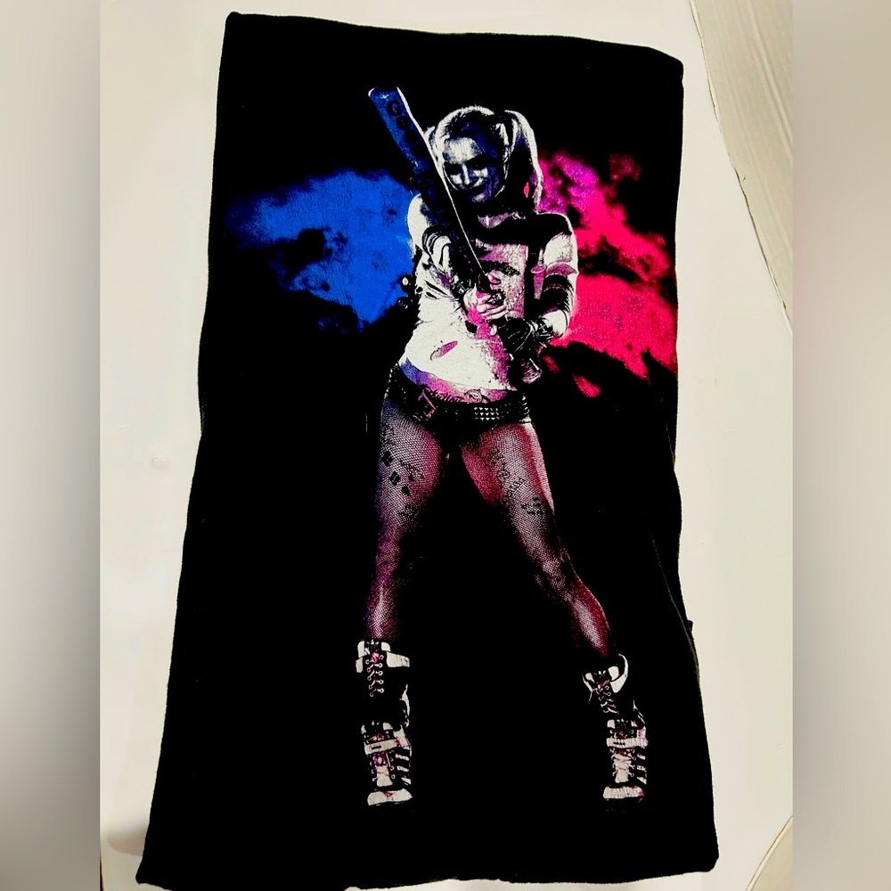 $7 or 2/$10 tshirt sale: Suicide Squad Harley Quinn T size X-Large